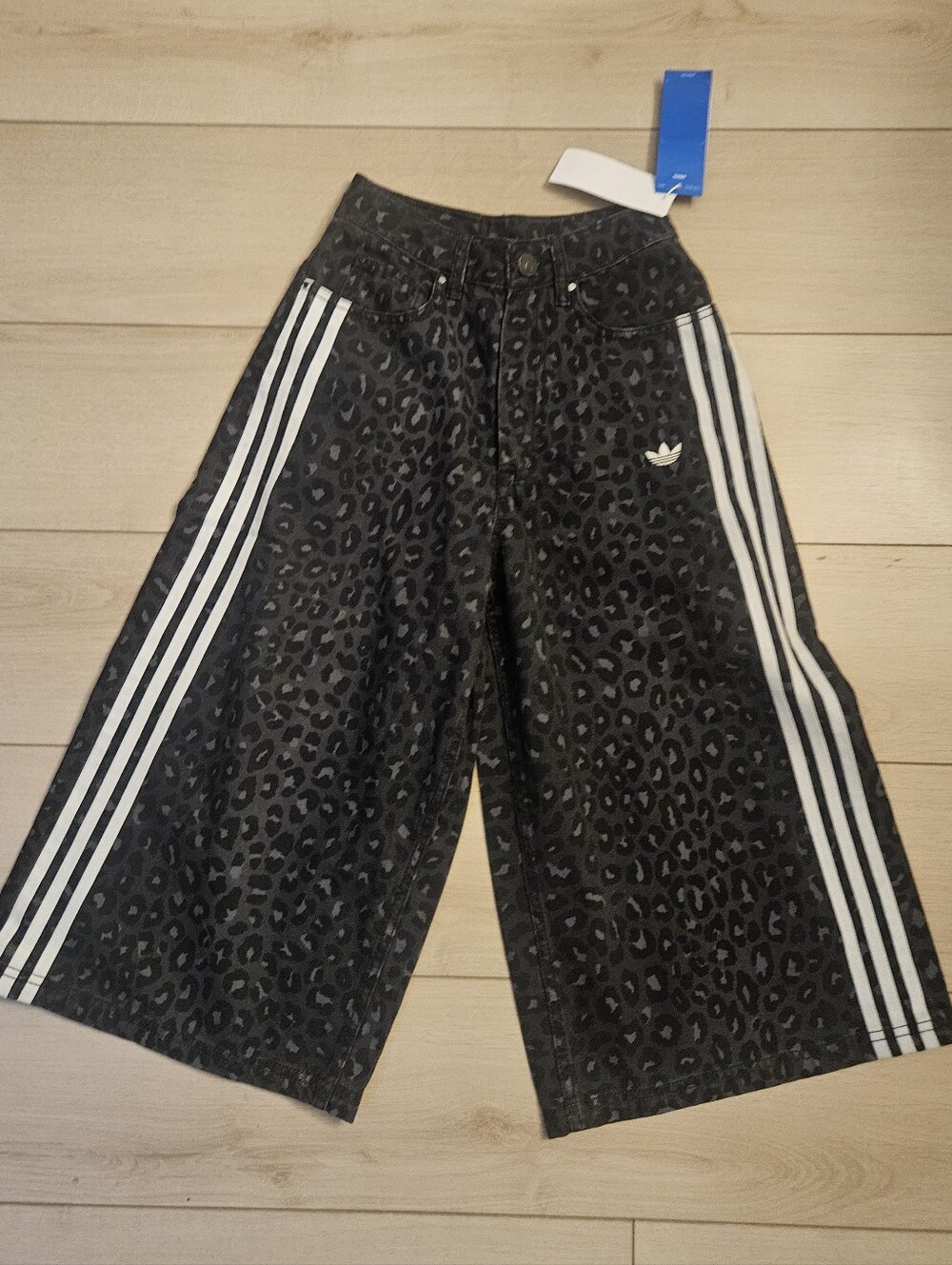 adidas Originals denim jorts in black leopard print SiZe 23 - Picture 4 of 5